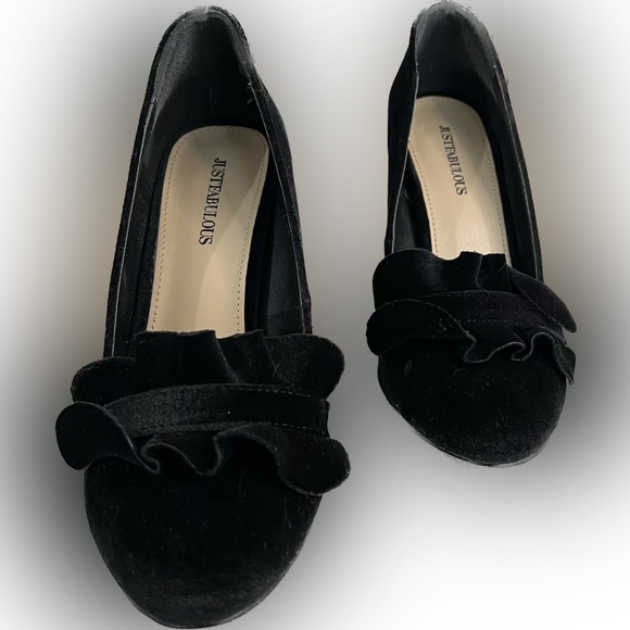 Velour Ruffle Pump - Picture 4 of 8